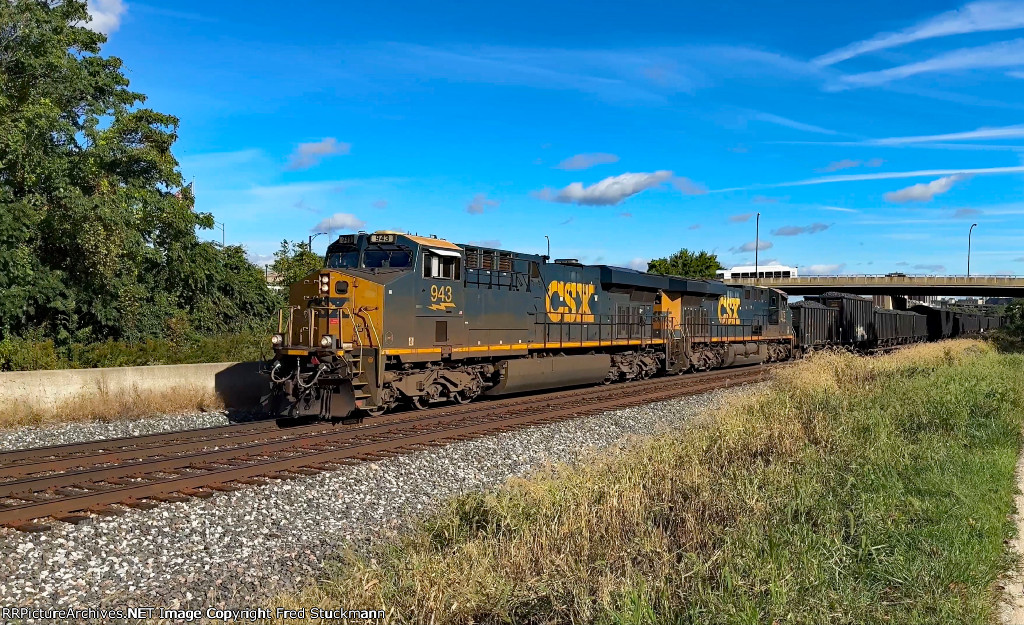 CSX 943 leads B157 a day later.